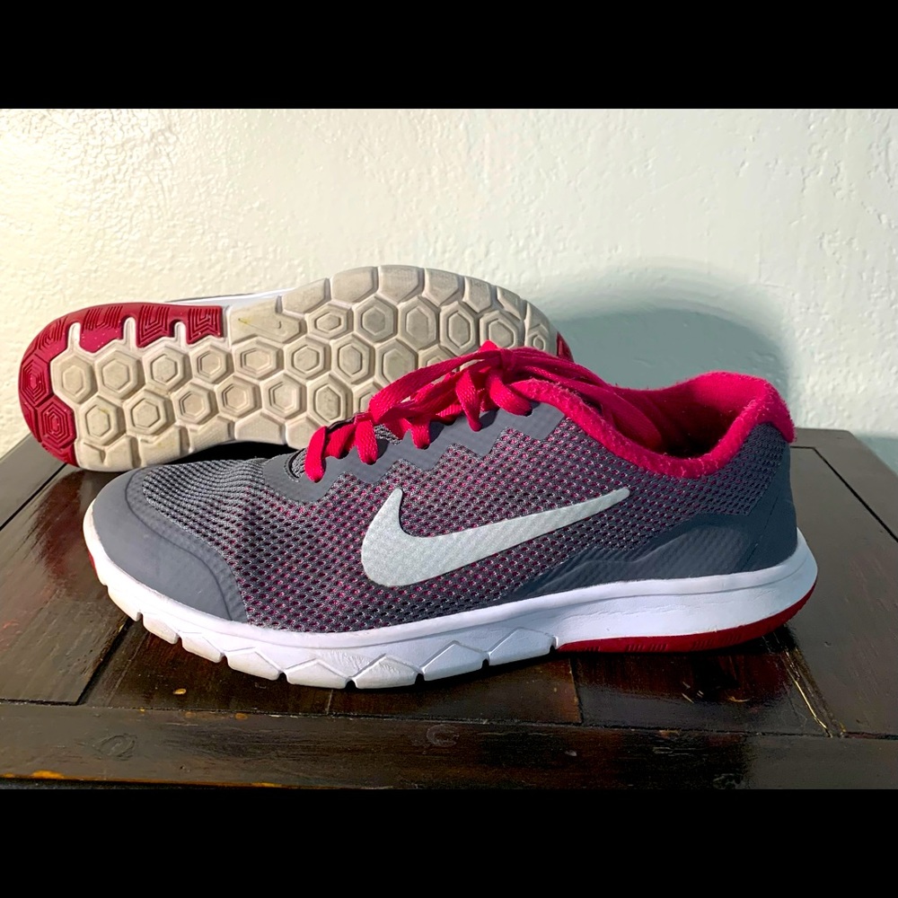 Nike - Size 6Y